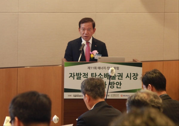 서유석 한국금융투자협회 회장이 25일 서울파이낸스와 한국금융공학회 주최의 제11회 에너지·탄소 포럼에서 축사하고 있다. (사진=이진희 기자)