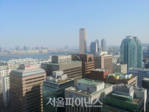 서울 오피스빌딩 매매 하락세···1년 새 거래금액 50% 줄어